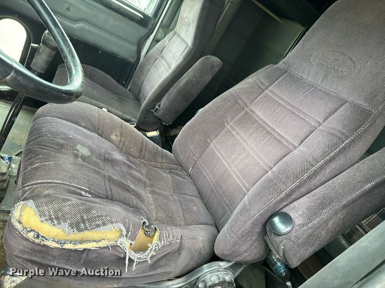 image for item NF9341 1995 Peterbilt  377 semi truck