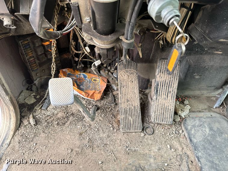 image for item NF9341 1995 Peterbilt  377 semi truck