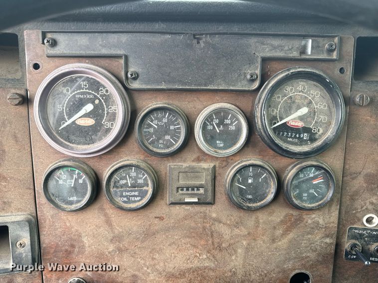 image for item NF9341 1995 Peterbilt  377 semi truck