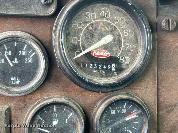 image for item NF9341 1995 Peterbilt  377 semi truck