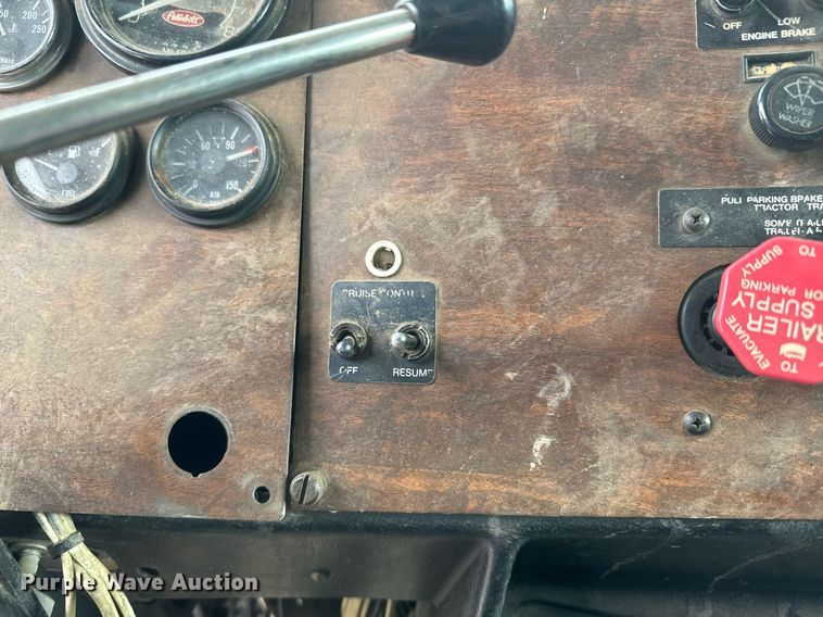 image for item NF9341 1995 Peterbilt  377 semi truck