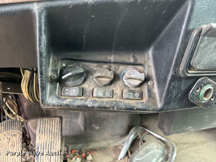 image for item NF9341 1995 Peterbilt  377 semi truck