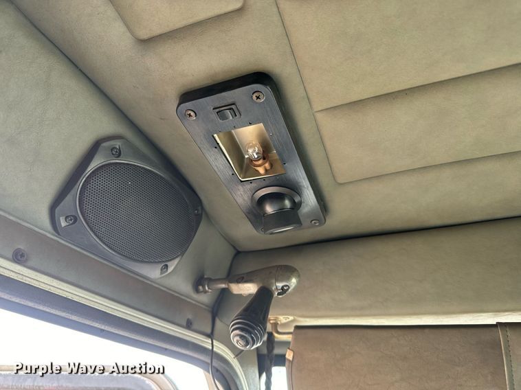 image for item NF9341 1995 Peterbilt  377 semi truck