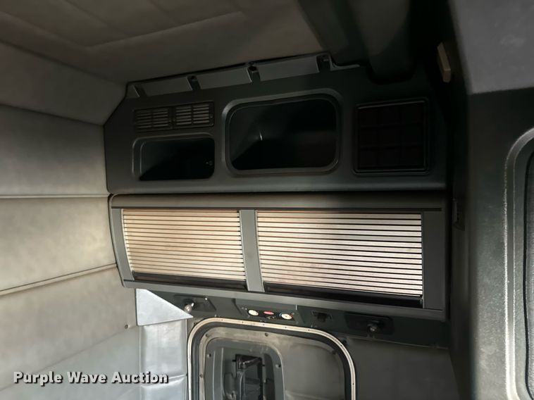 image for item NF9341 1995 Peterbilt  377 semi truck