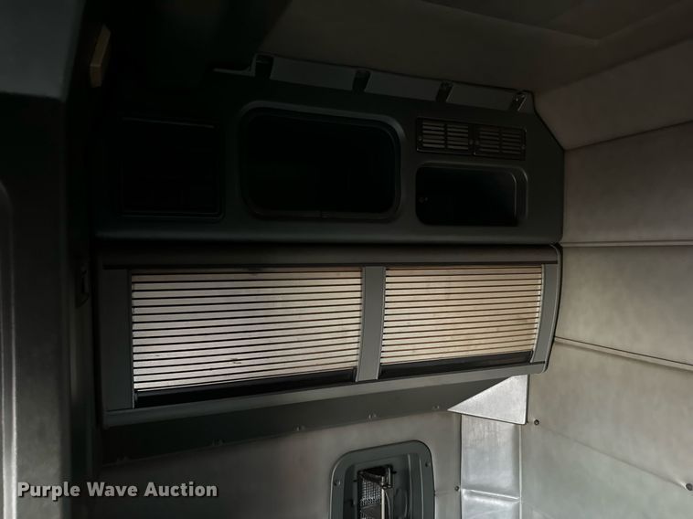 image for item NF9341 1995 Peterbilt  377 semi truck