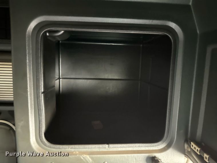 image for item NF9341 1995 Peterbilt  377 semi truck