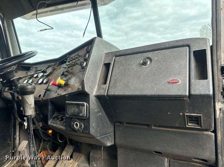 image for item NF9341 1995 Peterbilt  377 semi truck