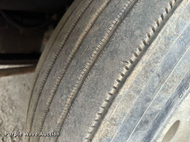 image for item NF9341 1995 Peterbilt  377 semi truck