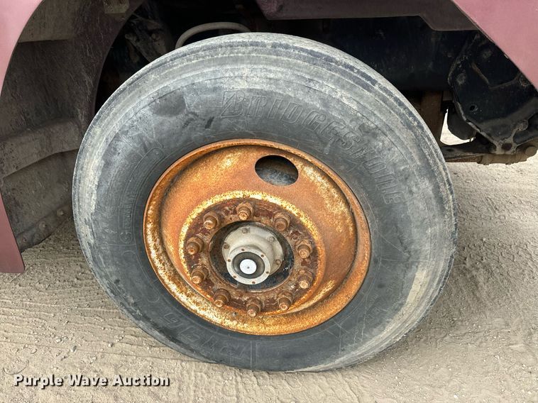 image for item NF9341 1995 Peterbilt  377 semi truck