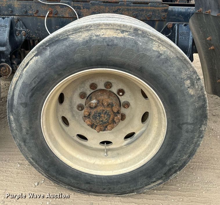 image for item NF9341 1995 Peterbilt  377 semi truck