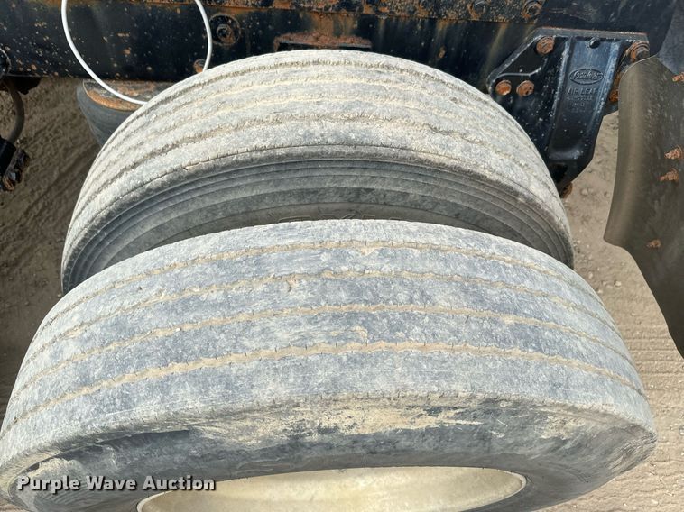 image for item NF9341 1995 Peterbilt  377 semi truck