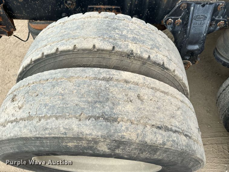 image for item NF9341 1995 Peterbilt  377 semi truck