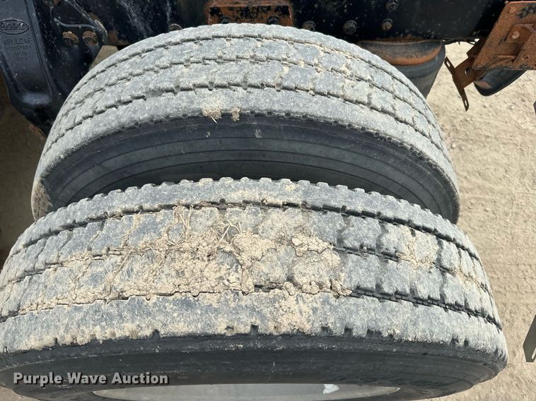 image for item NF9341 1995 Peterbilt  377 semi truck