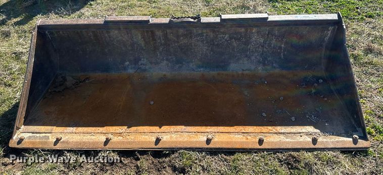 image for item NF9359 John Deere skid steer bucket