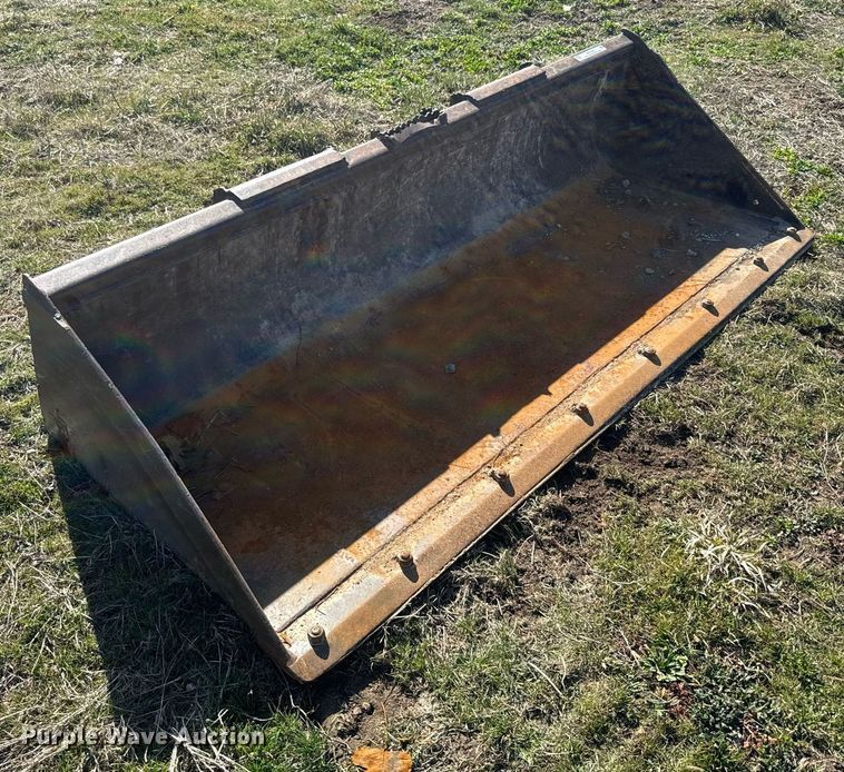 image for item NF9359 John Deere skid steer bucket