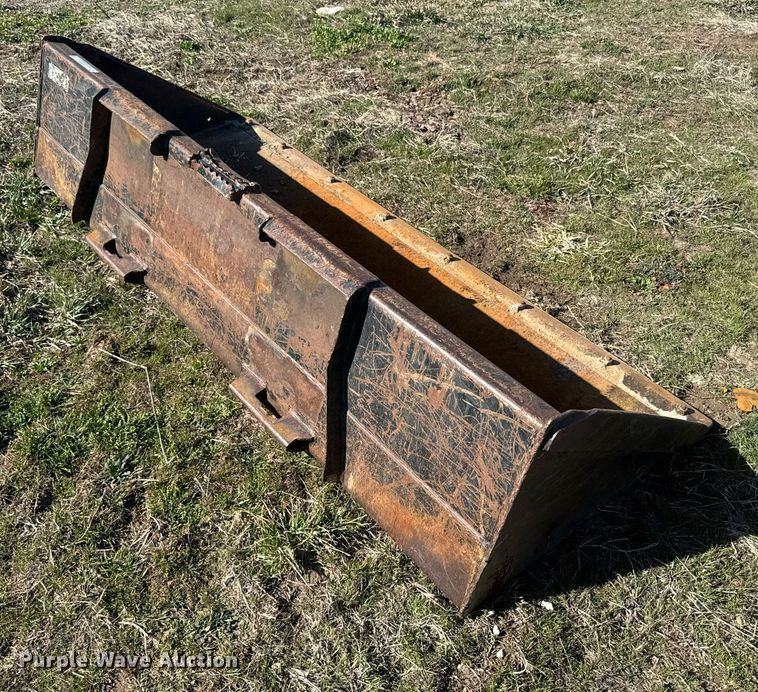 image for item NF9359 John Deere skid steer bucket