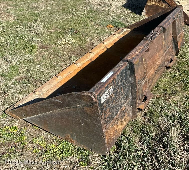 image for item NF9359 John Deere skid steer bucket