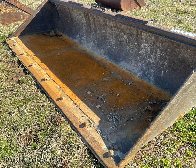 image for item NF9359 John Deere skid steer bucket