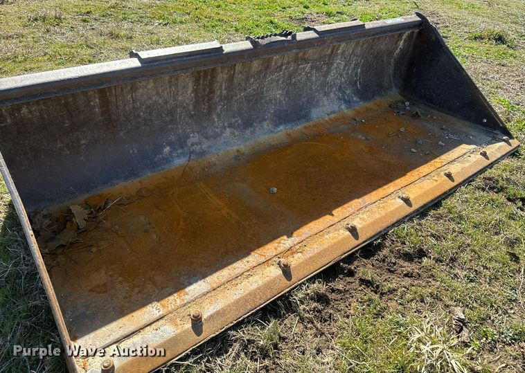 image for item NF9359 John Deere skid steer bucket