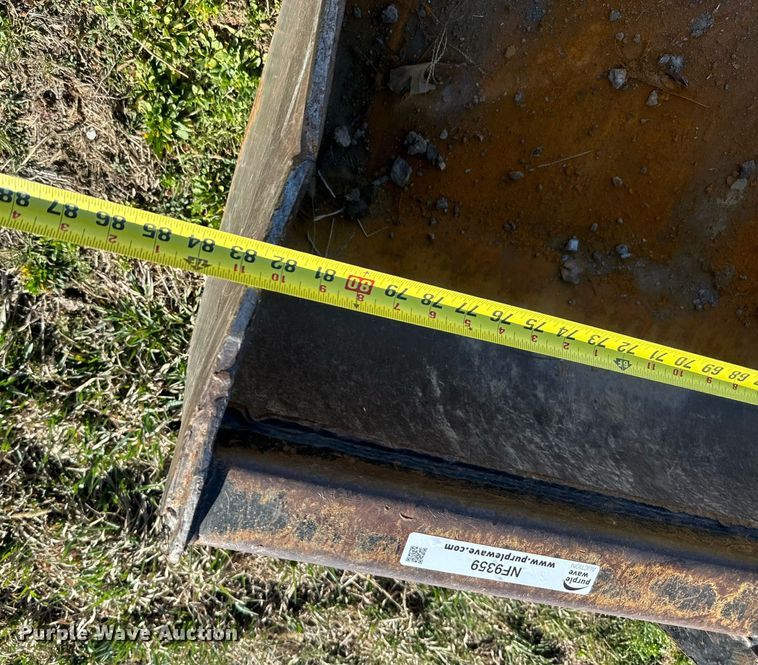 image for item NF9359 John Deere skid steer bucket