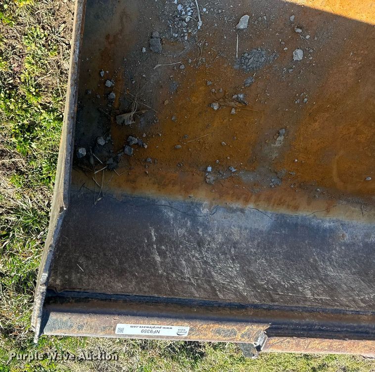 image for item NF9359 John Deere skid steer bucket