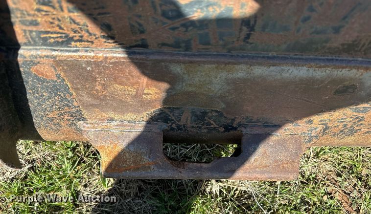 image for item NF9359 John Deere skid steer bucket