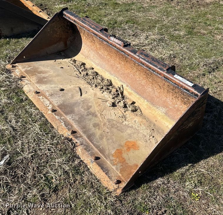 image for item NF9360 John Deere C72 skid steer bucket