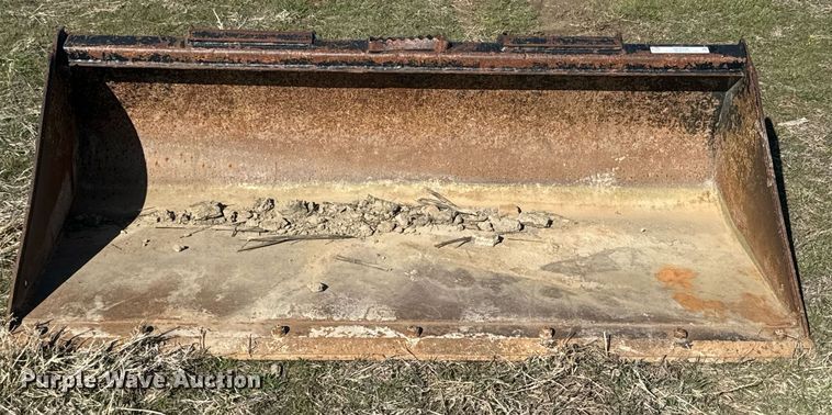 image for item NF9360 John Deere C72 skid steer bucket