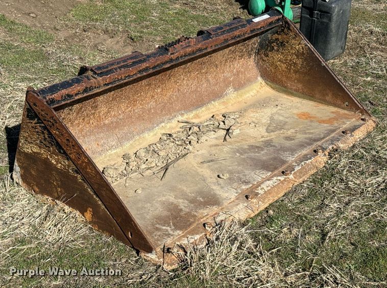 image for item NF9360 John Deere C72 skid steer bucket