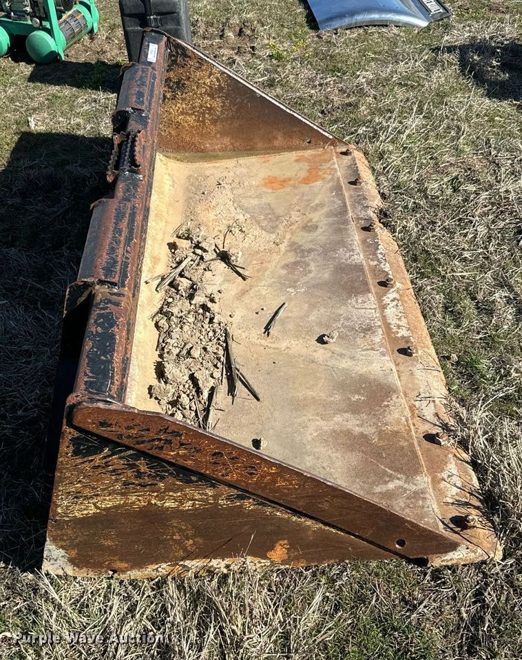 image for item NF9360 John Deere C72 skid steer bucket