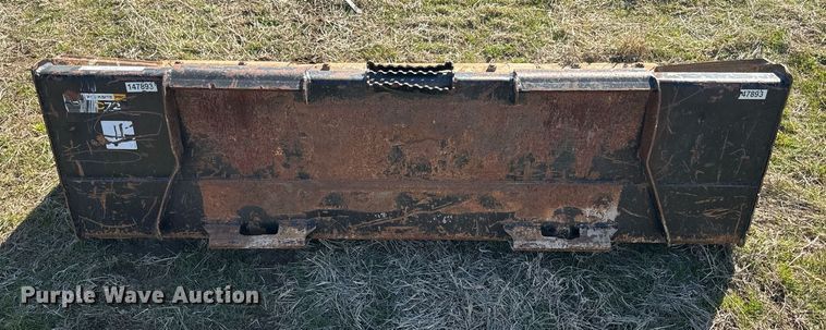 image for item NF9360 John Deere C72 skid steer bucket