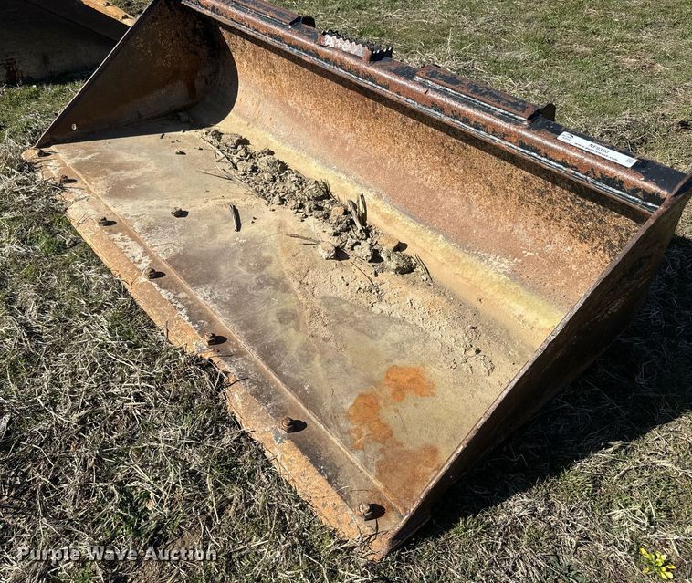 image for item NF9360 John Deere C72 skid steer bucket