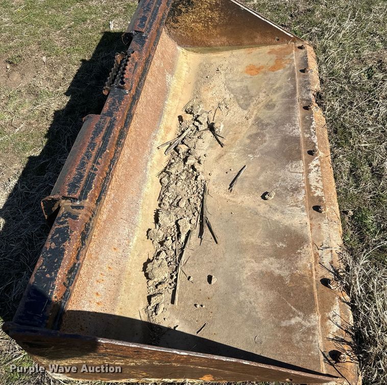 image for item NF9360 John Deere C72 skid steer bucket