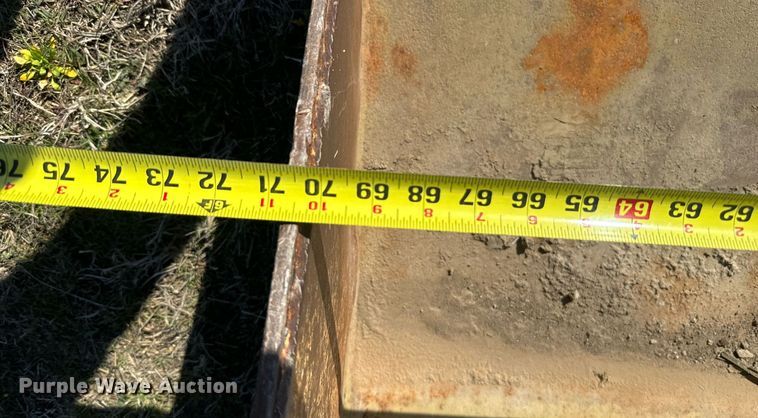 image for item NF9360 John Deere C72 skid steer bucket