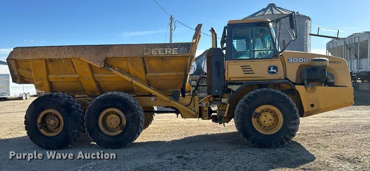 image for item NF9367 2014 John Deere 300D Series II haul truck