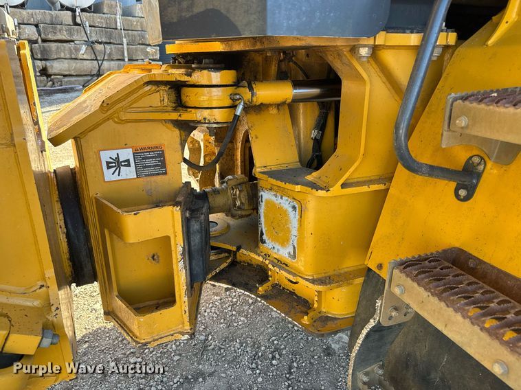 image for item NF9367 2014 John Deere 300D Series II haul truck