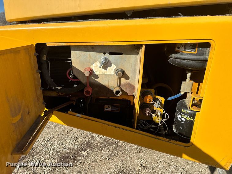 image for item NF9367 2014 John Deere 300D Series II haul truck