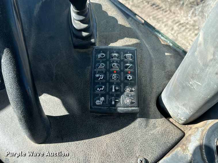 image for item NF9367 2014 John Deere 300D Series II haul truck