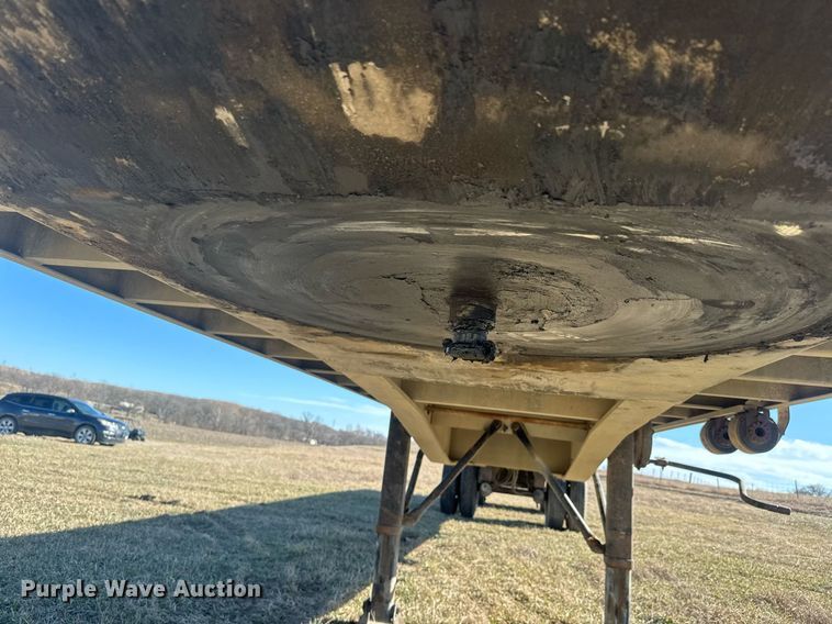 image for item NF9368 1997 Ravens flatbed trailer