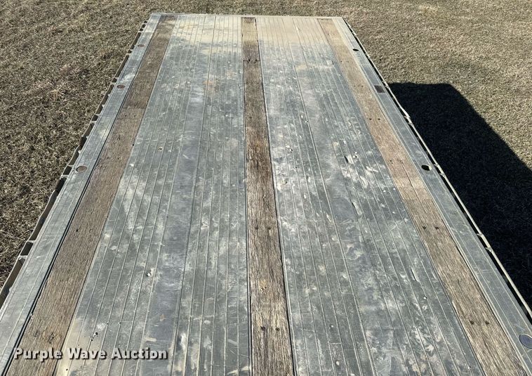 image for item NF9368 1997 Ravens flatbed trailer