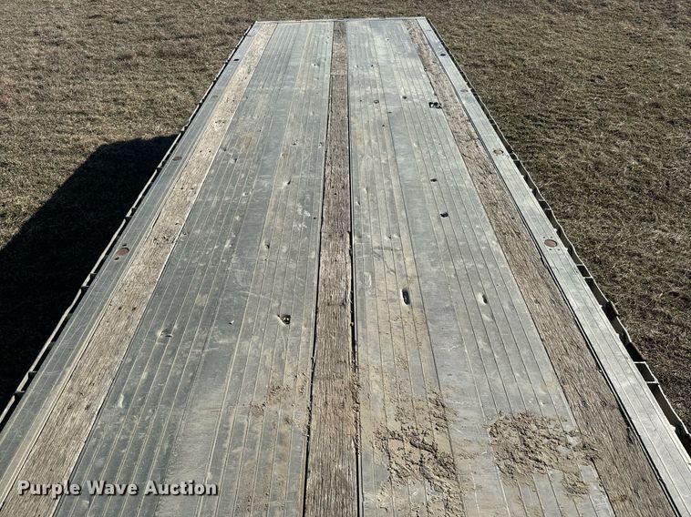 image for item NF9368 1997 Ravens flatbed trailer