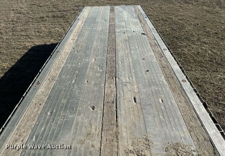 image for item NF9368 1997 Ravens flatbed trailer