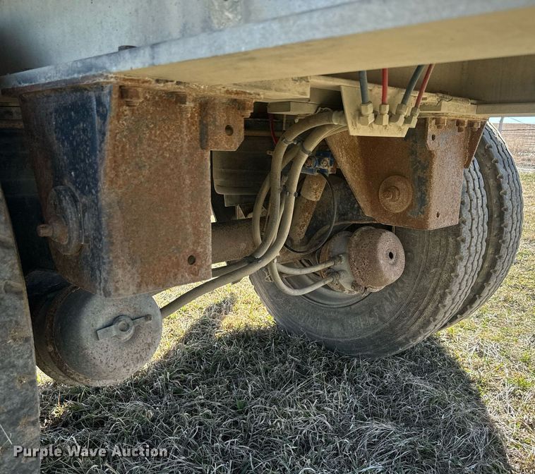 image for item NF9368 1997 Ravens flatbed trailer