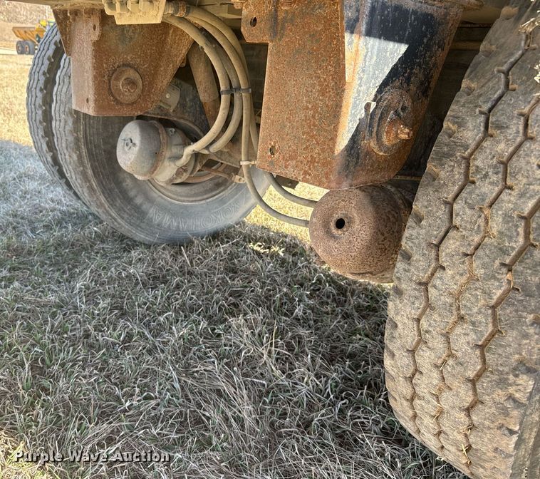 image for item NF9368 1997 Ravens flatbed trailer