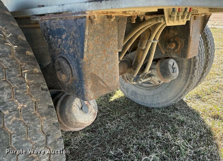 image for item NF9368 1997 Ravens flatbed trailer