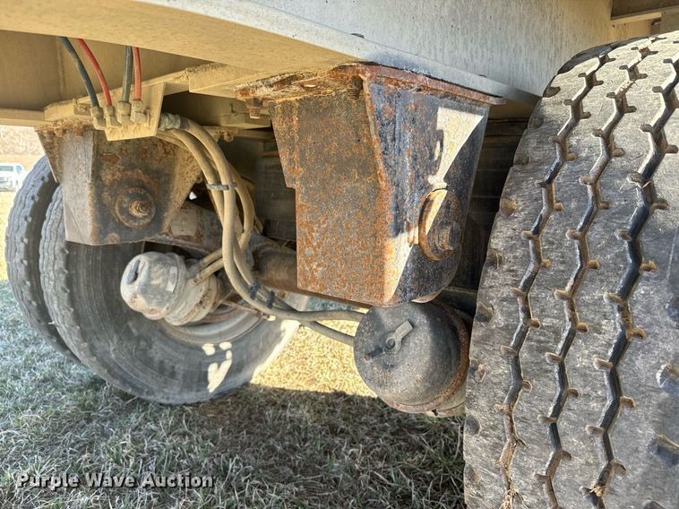 image for item NF9368 1997 Ravens flatbed trailer