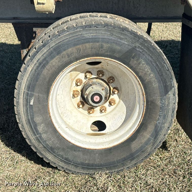 image for item NF9368 1997 Ravens flatbed trailer