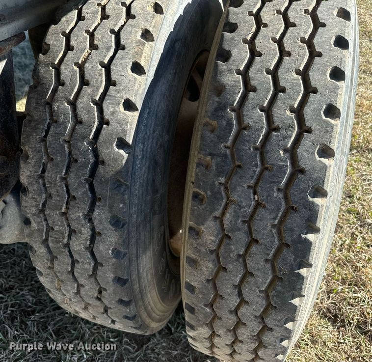 image for item NF9368 1997 Ravens flatbed trailer