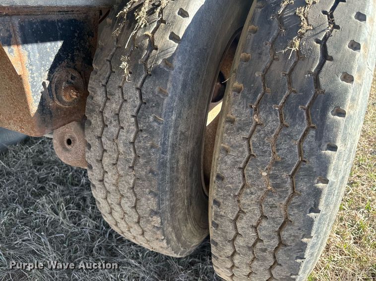 image for item NF9368 1997 Ravens flatbed trailer