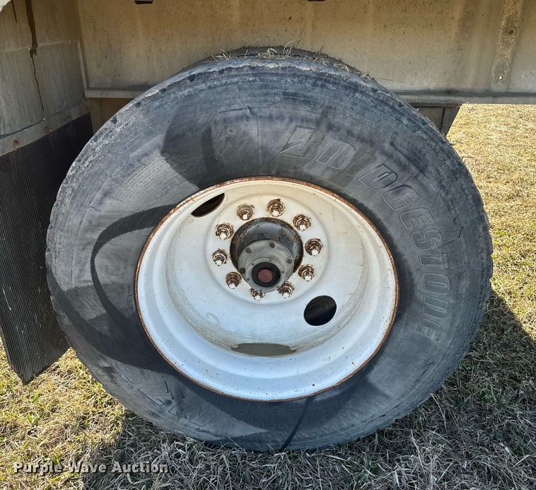 image for item NF9368 1997 Ravens flatbed trailer